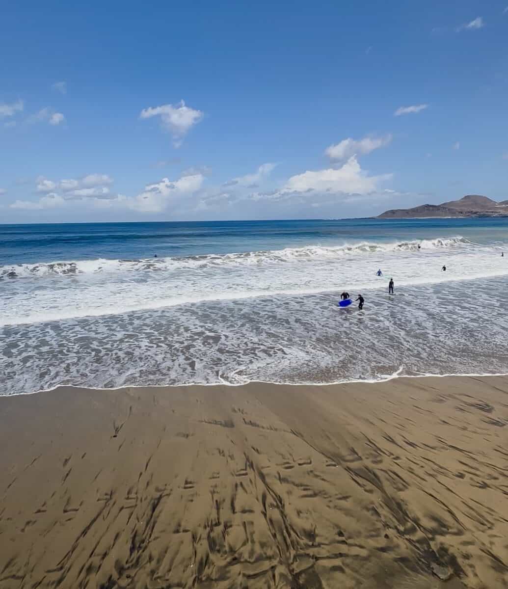 Surfing in Las Palmas de Gran Canaria: everything you need to know